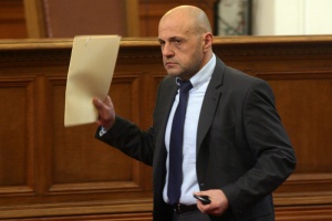 Досега никой не е посмял да иска пари от нас за Гърция, заяви Дончев
