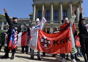 Ку Клус Клан на протест, искат си знамето на Конфедерацията