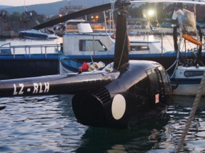 Извадиха падналия хеликоптер, търсят причината за инцидента