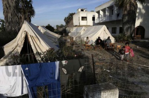 Унгария изгражда палаткови лагери за бежанците
