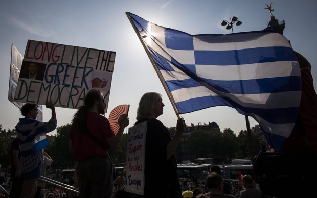 Париж се вдигна на демонстрации в подкрепа на Гърция
