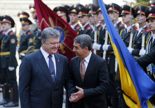 Киевчани помислиха нашето знаме за руско, викат полиция