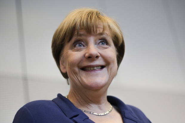 Меркел отнесе критики: Разплака бежанка в ефир (ВИДЕО)