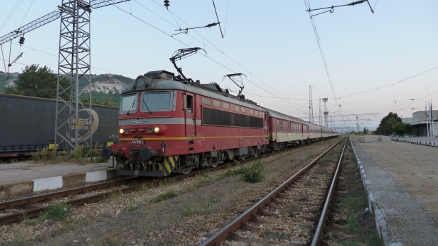 Влак блъсна кола в Пловдив, по чудо няма пострадали