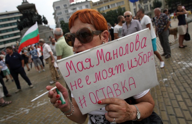 200 протестираха срещу Мая Манолова пред НС