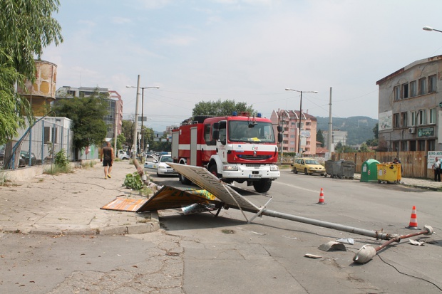 ТИР събори стълб в Благоевград, няма пострадали