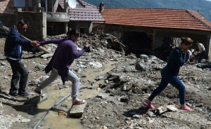 Потопът в Македония взе пета жертва, момиченце в неизвестност