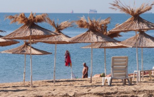 Ангелкова: Няма да се плаща за чадър и шезлонг на плажа от 2016 г.