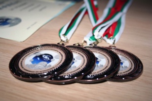 Родни математици грабнаха златото на състезание в Китай