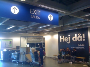 Двама бяха убити с нож в магазин за мебели в Швеция