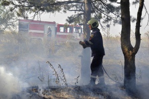 Военен хеликоптер гаси голям пожар край Драгоман