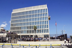 Флагът на САЩ се развя над посолството в Куба