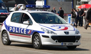 Въоръжени нападнаха френското вътрешно министерство, раниха полицай