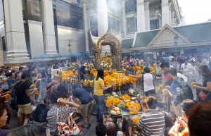 12 души загинаха при бомбена експлозия в Банкок