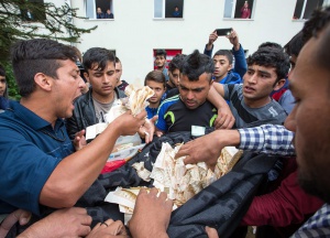Разкъсан Коран предизвика размирици сред бежанци в Германия