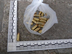 Полицията удари депо за дрога и оръжие в хижа до Дупница