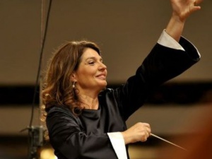 Любка Биаджони е вторият диригент на концерта на Хосе Карерас в НДК