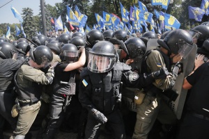 Войник от националната гвардия на Украйна загина при сблъсъците в Киев