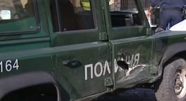 Джип на полицията удари кола в столицата