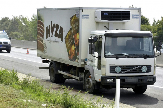 70 са жертвите в изоставения хладилен фургон в Австрия