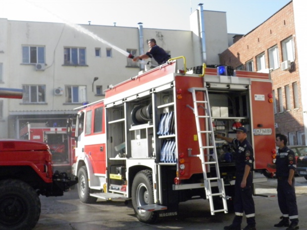 Силен пожар горя в хостел в центъра на София