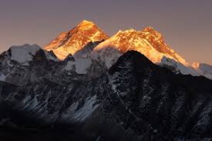 Непалските власти ще връщат кандидат-самоубийци от Еверест