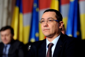 Виктор Понта остава начело на Румъния след вот на недоверие