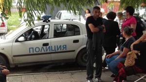Двама в болница след сбиване в ромска махала