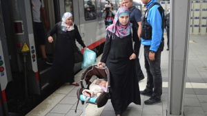 Чешката полиция маркира с номера пристигащите бежанци