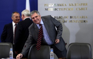 Калфин: Заплатите са ниски, защото бизнесът разчита на евтина работна ръка