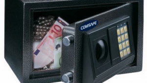 Арестуваха двама измамници, измъкнали половин милион лева от баба