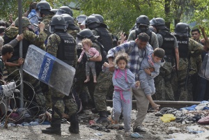 ЕК очерта осем стъпки за справяне с бежанската криза