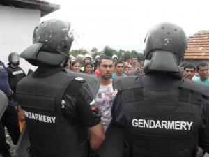 Жандармерия спря протестиращите роми на входа на Гърмен