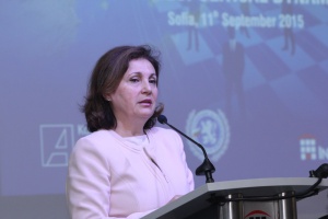 Бъчварова: Няма да търгуваме членството в Шенген с приемането на бежанци