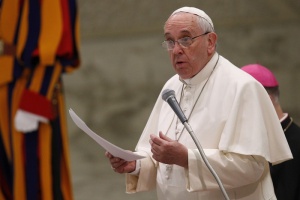 Папа Франциск: Бежанската криза е поради поклонничество пред „бога на парите“