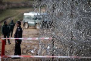 Унгария ще строи ограда и по границата с Румъния заради бежанците