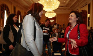 Много внимателно проучваме бежанците, увери Бъчварова