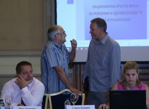 Медици: Ами изгонете ни, ще лекувате с тамян и светена вода