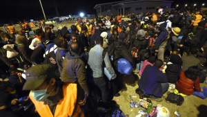Най-малко 10 000 мигранти влезли в Австрия за ден