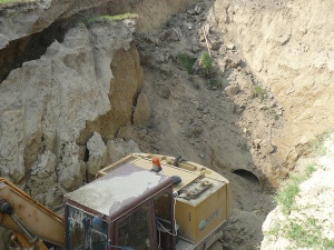 Работник бе затрупан в 8-метров изкоп в Козлодуй
