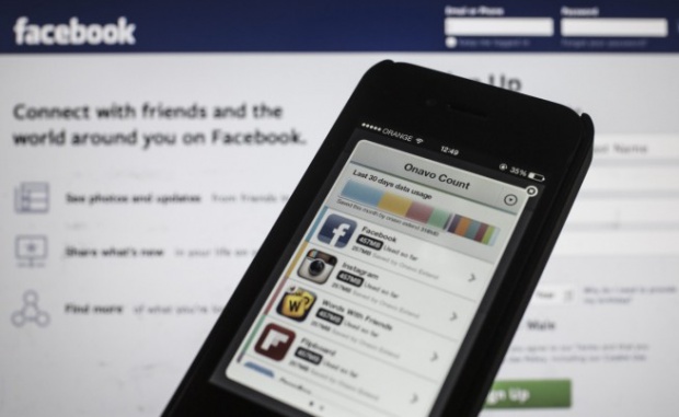 Акциите на ''Фейсбук'' се сринаха