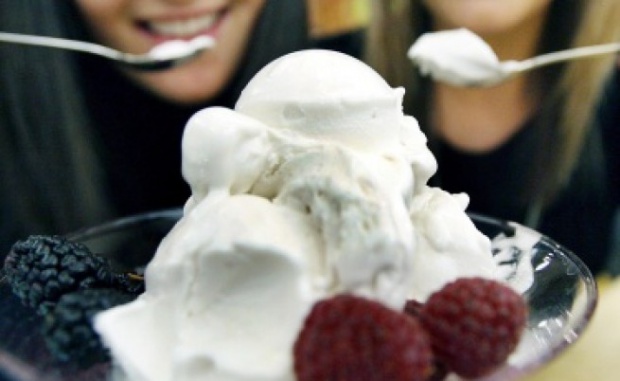 Учени откриха начин да спрат топенето на сладоледа и да намалят калориите в него
