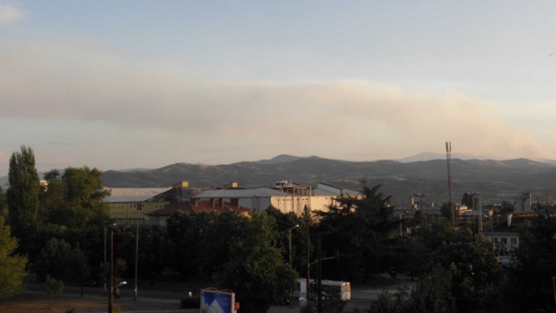 Пожар гори край българо-македонската граница