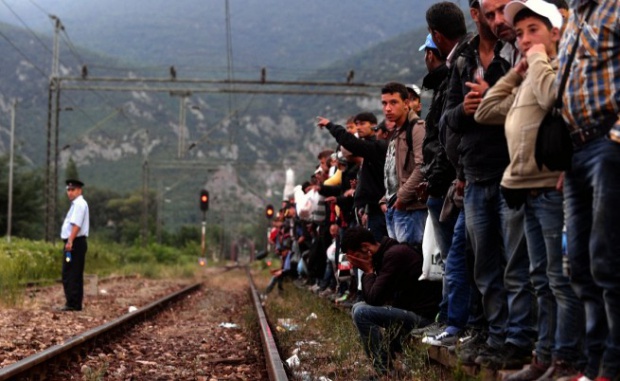 Външно: Проблеми с преминаването през Унгария заради бежанския поток