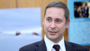 Министърът на отбраната е жертва на лобистка атака, твърди депутат от РБ
