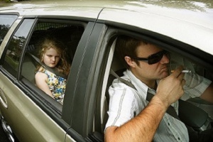 Великобритания забрани пушенето в автомобили, превозващи деца