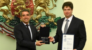 Доктор по електроника в Мичиган взе наградата "Джон Атанасов"