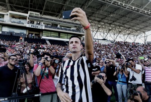 Какво всъщност се случва с Бербатов в ПАОК?