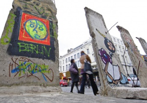 Германският президент отнесе в САЩ парче от Берлинската стена