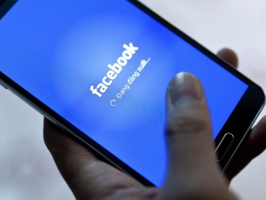 ''Фейсбук'' въвлечен в данъчна измама на Острова?